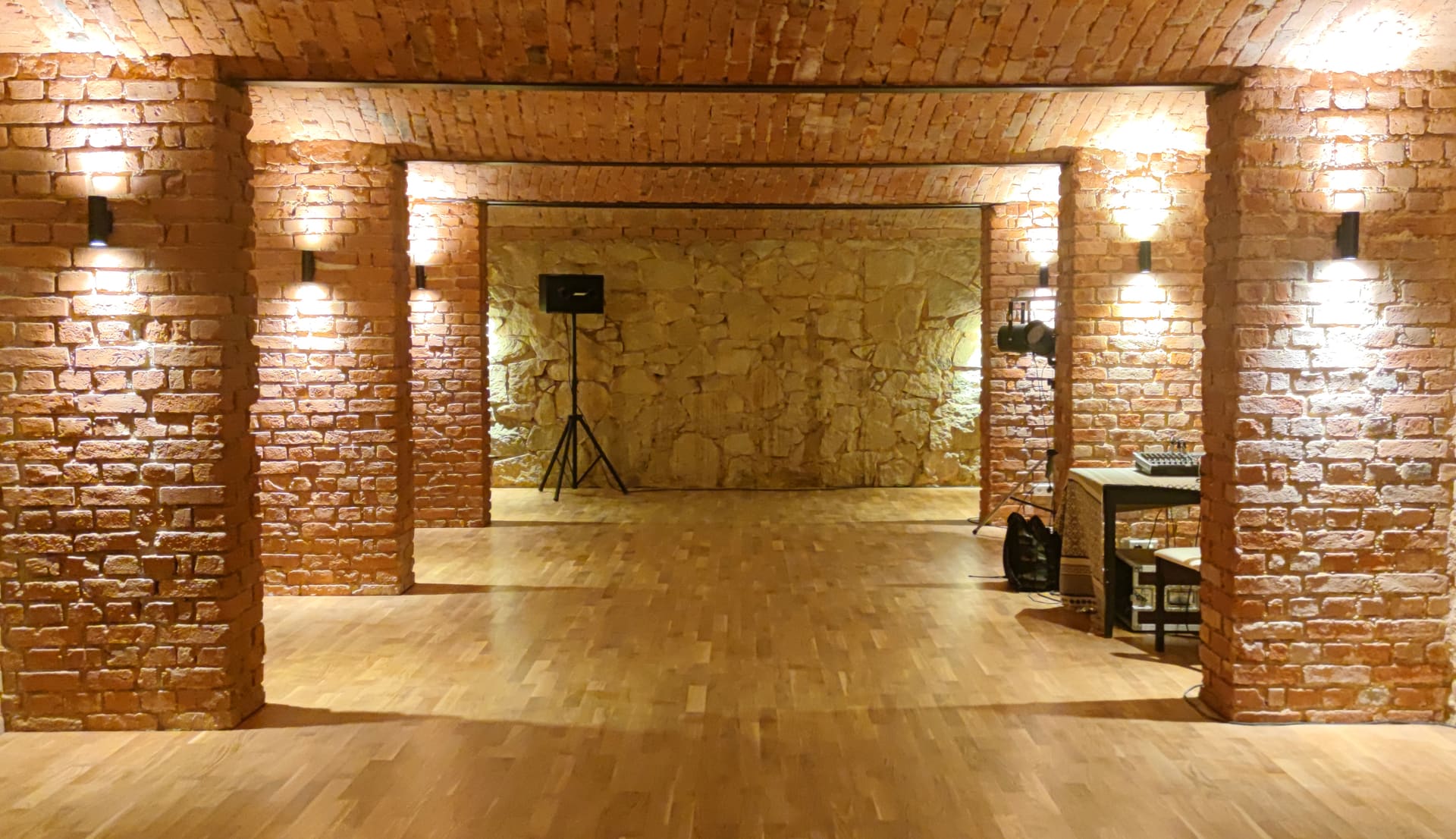 Tanzsaal Unten