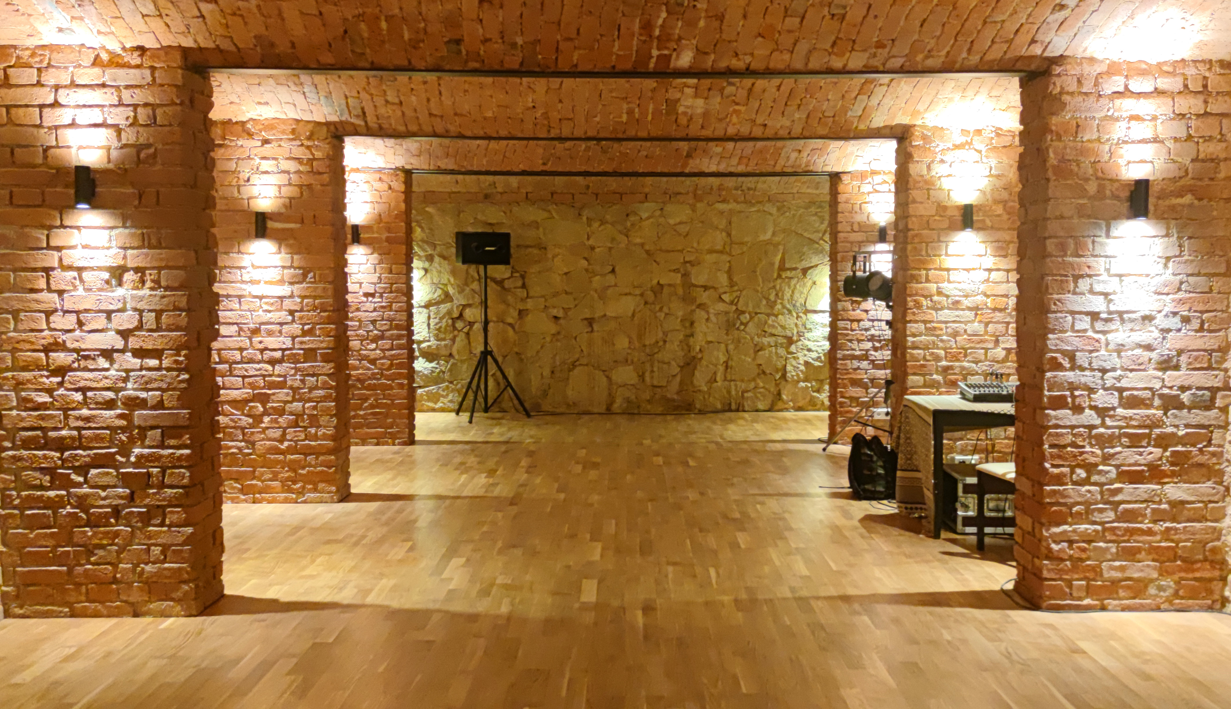 Tanzsaal Unten